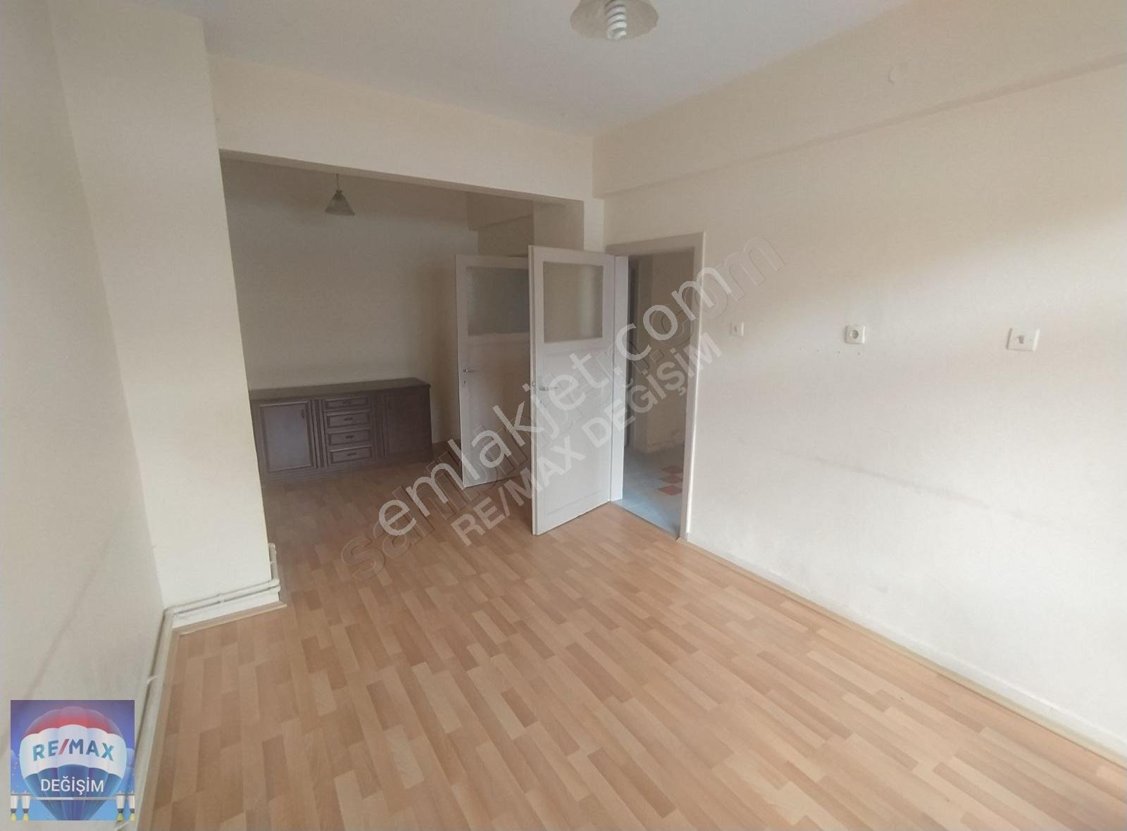 emlakcidan elazig elazig merkez rizaiye mahallesi 2 1 kiralik daire 800 tl 9928552