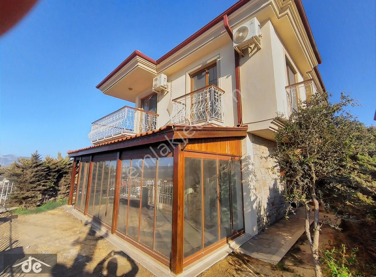 Datça İskele Satılık Villa Deniz manzaralı ve kapalı garajlı 3+1 müstakil villa