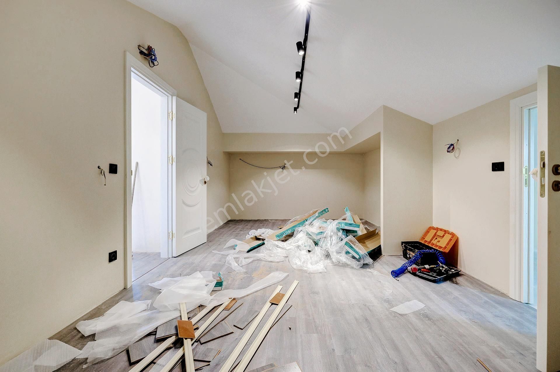https://imaj.emlakjet.com/oda/watermarked-image/test/2023-3-13/edited-12869505/305498301-edited.jpg