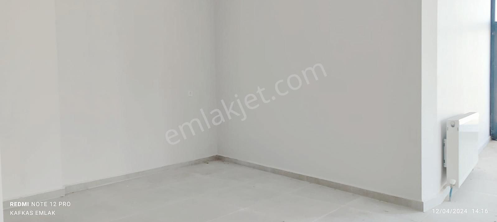 https://imaj.emlakjet.com/oda/watermarked-image/test/2024-4-12/edited-14986985/345876391-edited.jpg