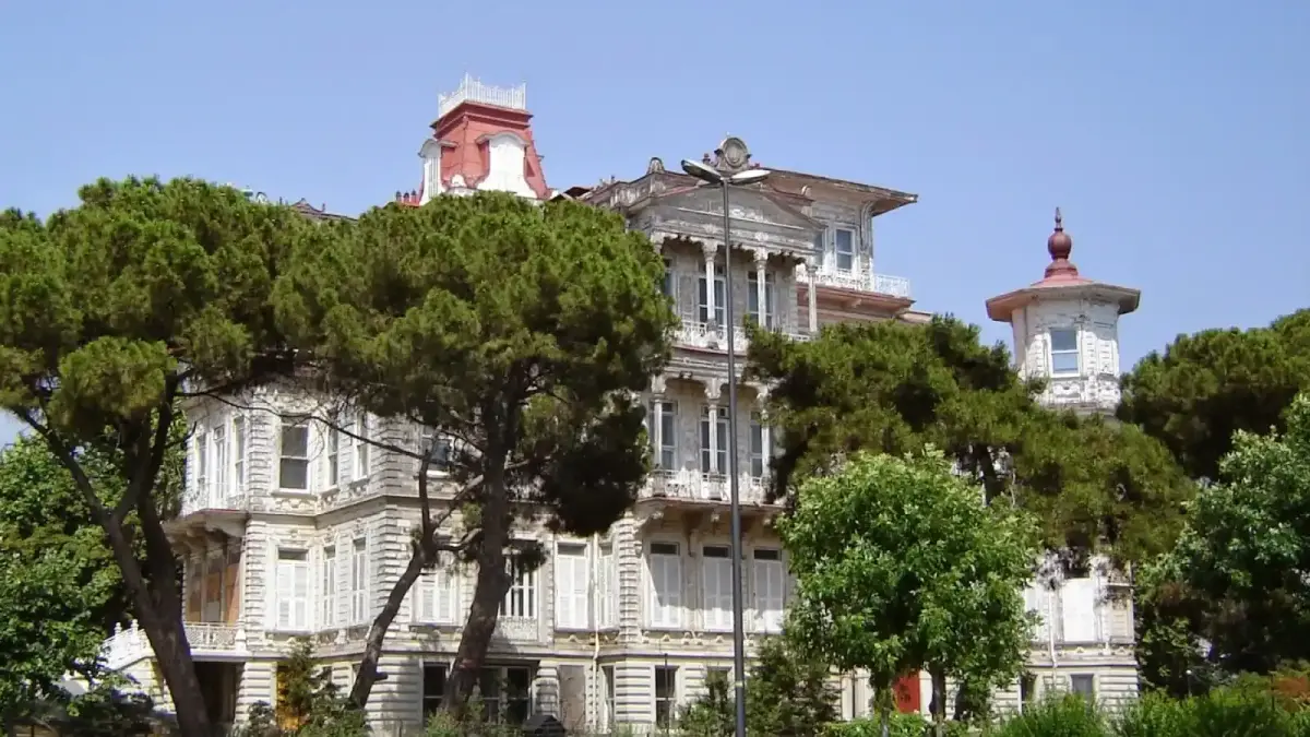 İpar Köşkü ve Kastelli Bloklarının Hikayesi Nedir?