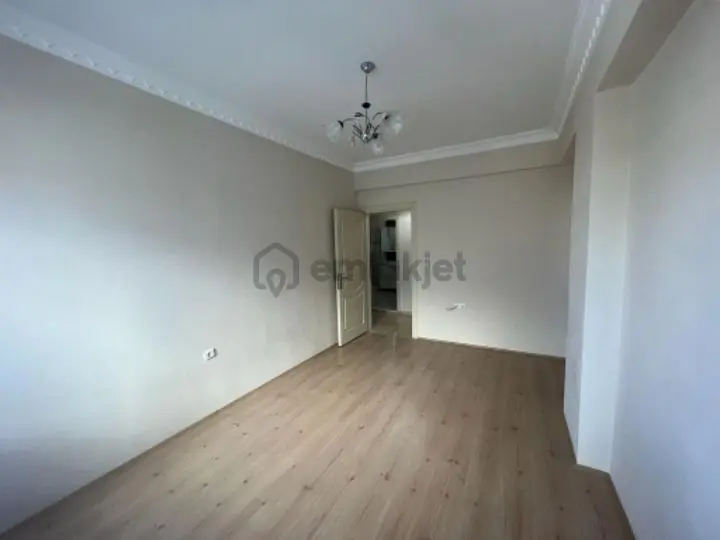 Merkezi Konumda Geniş 3+1 Daire - 11