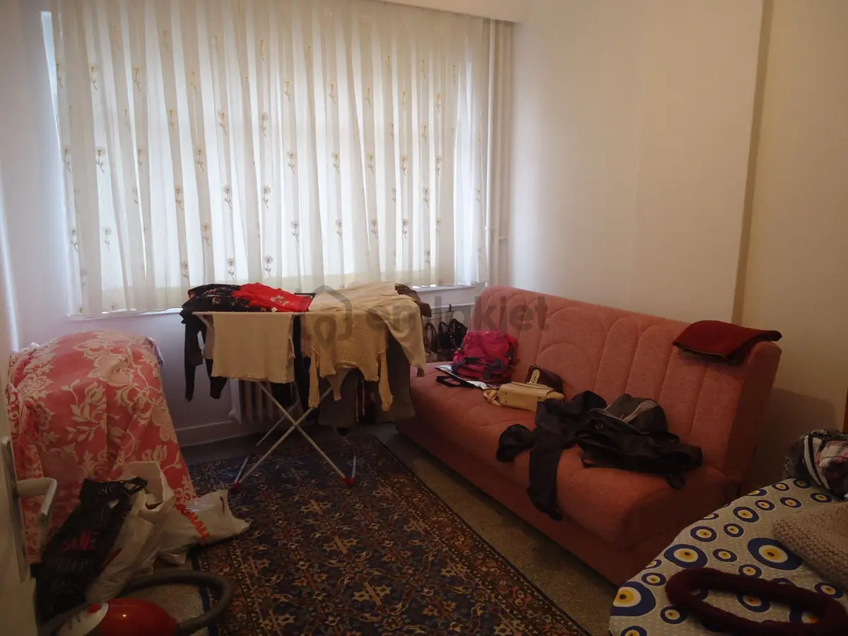 Bahcelide 2. Katta Ön 3+1 Metro Yakını Otoparklı Temiz - 2