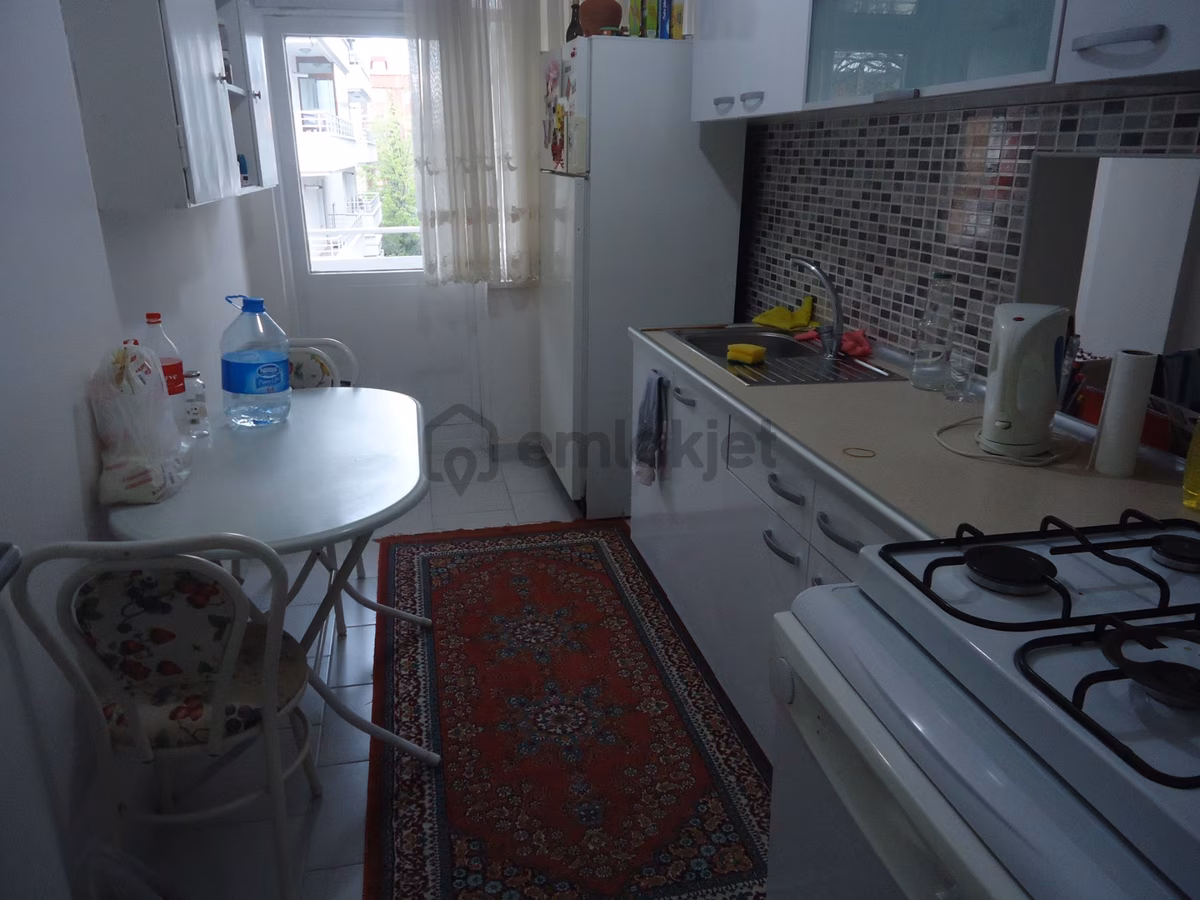 Bahcelide 2. Katta Ön 3+1 Metro Yakını Otoparklı Temiz - 13