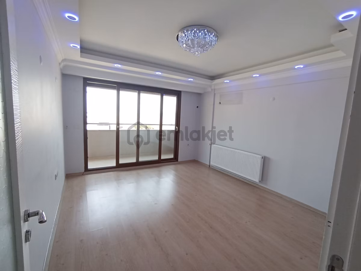 Karabağlar Günaltay Mah.. Site İçinde 3+1 125 M2 Asansörlü Doğalğazlı Kiralık Daire