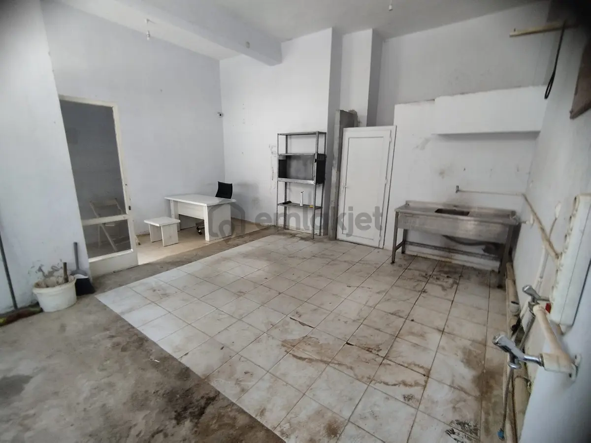 Buca Uçanyolda Satılık 35m2 Wcli Dükkan - 8