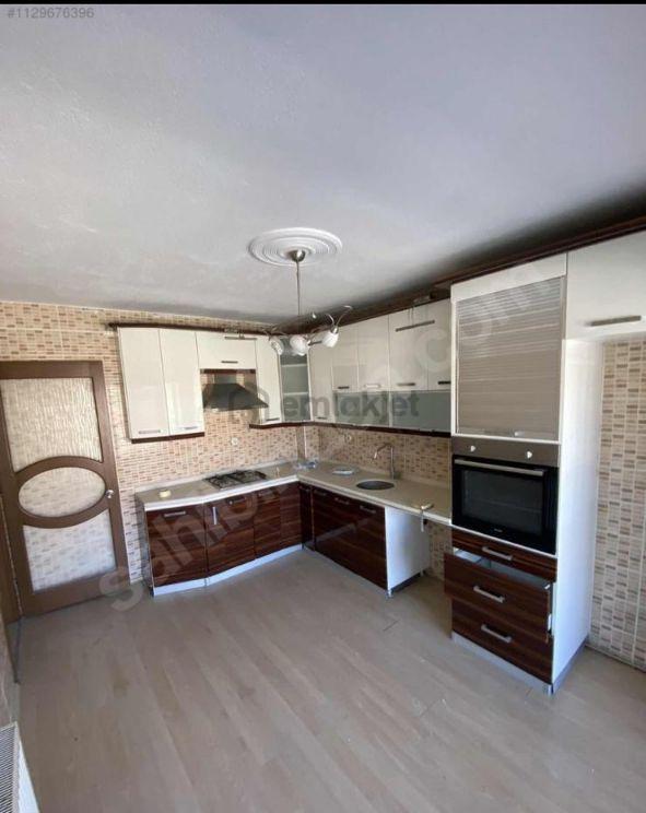Fatih Mah İzmir Soma Yolu Üzerinde Ful Tadilatlı Kapalı Mutfak 3+1 Ara Kat Geniş Kiralık Daire