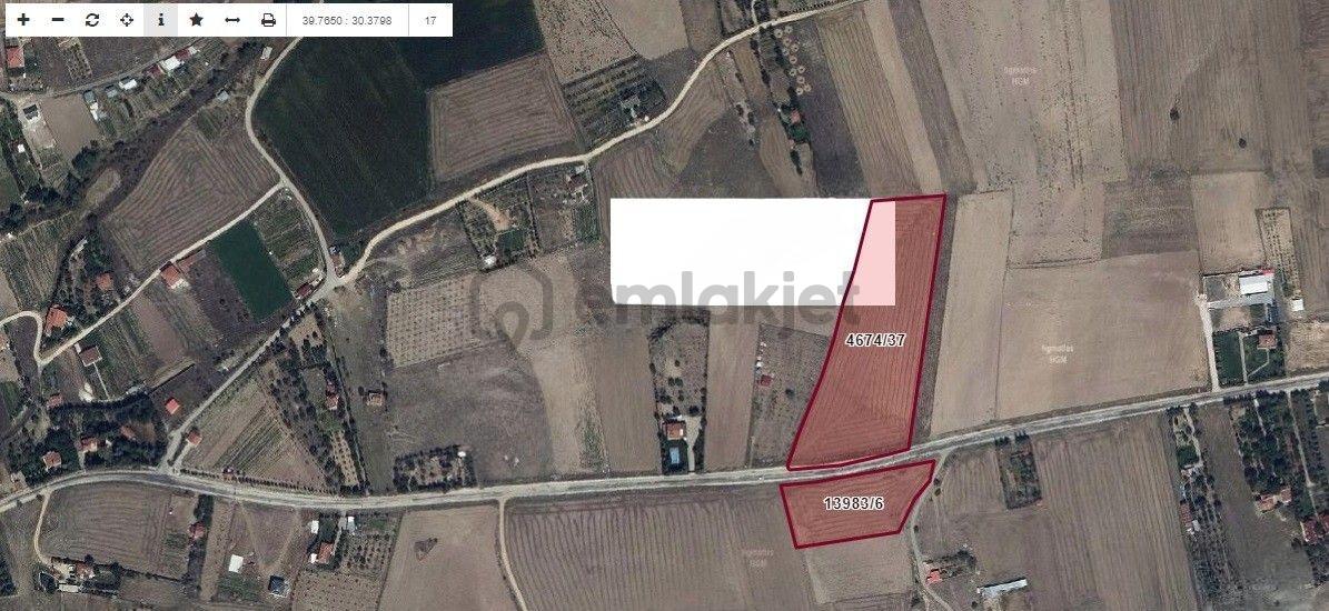 Yusuflar Mahallesinde Ziraat Caddesi Üzerinde Satılık Tarla - 12