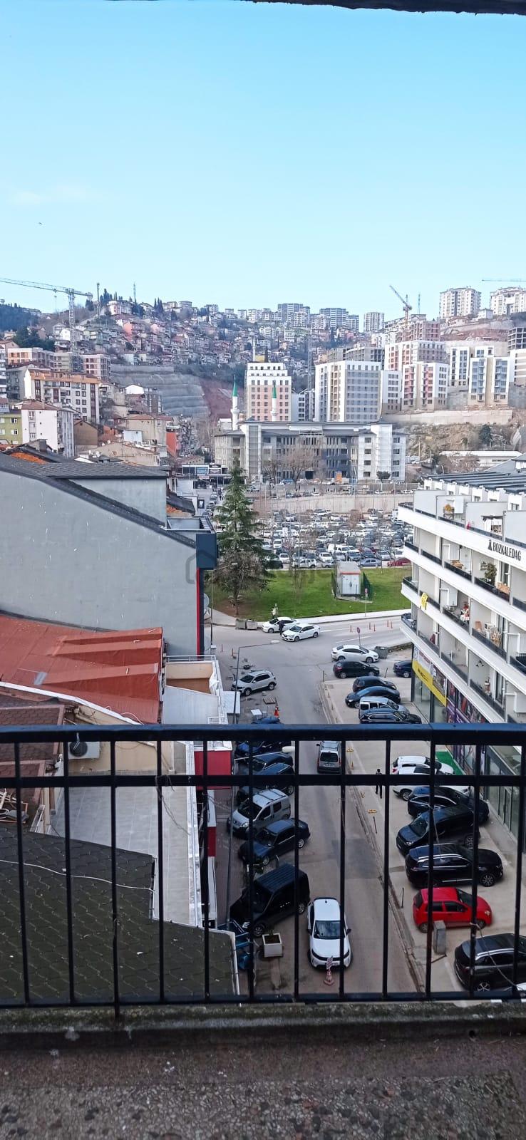 Çarşı Merkezde 2+1 Geniş Daire