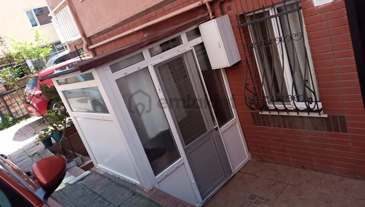 Küçükyalı / Mektep Cad /bahçe Katı. - 8