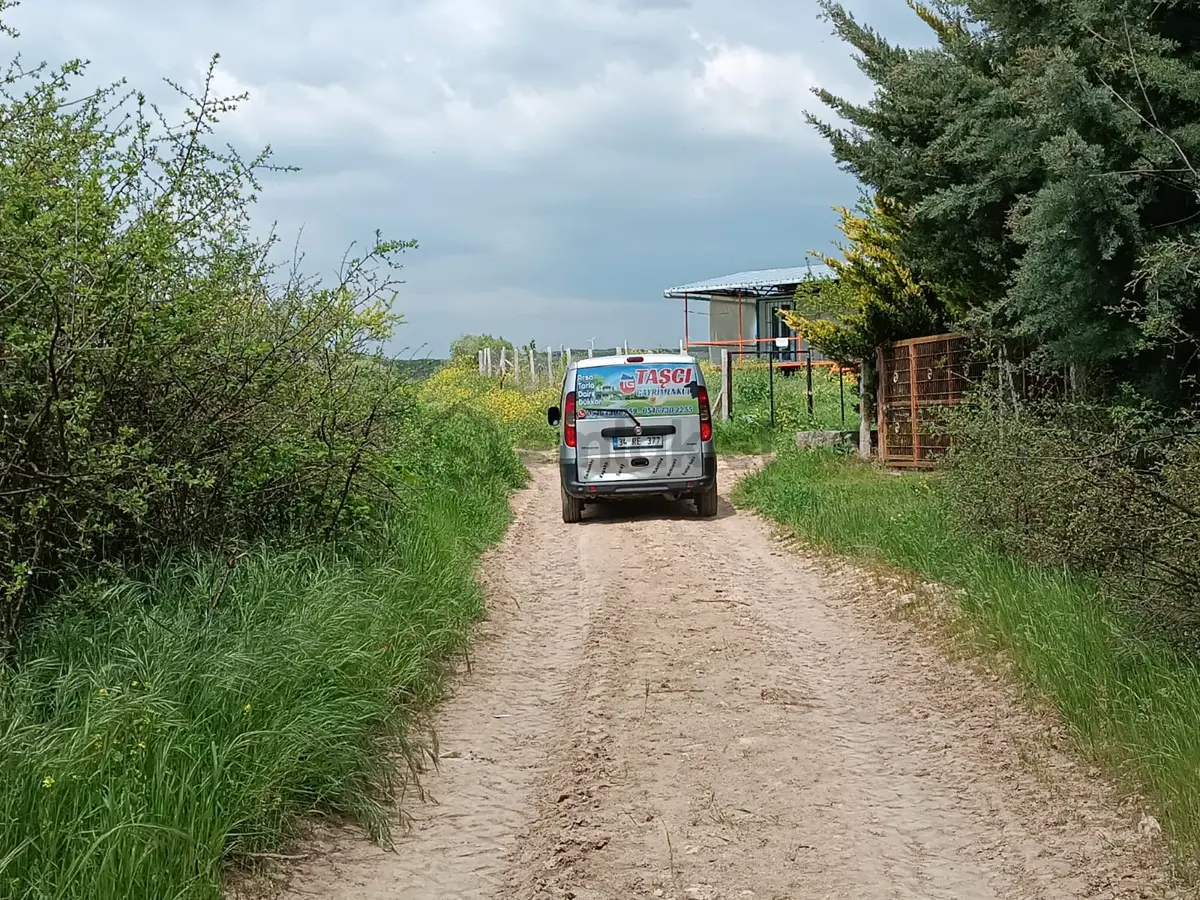 Vize Saray İstanbul Yolu Üzerinde Satılık 563 M2 Tarla - 8