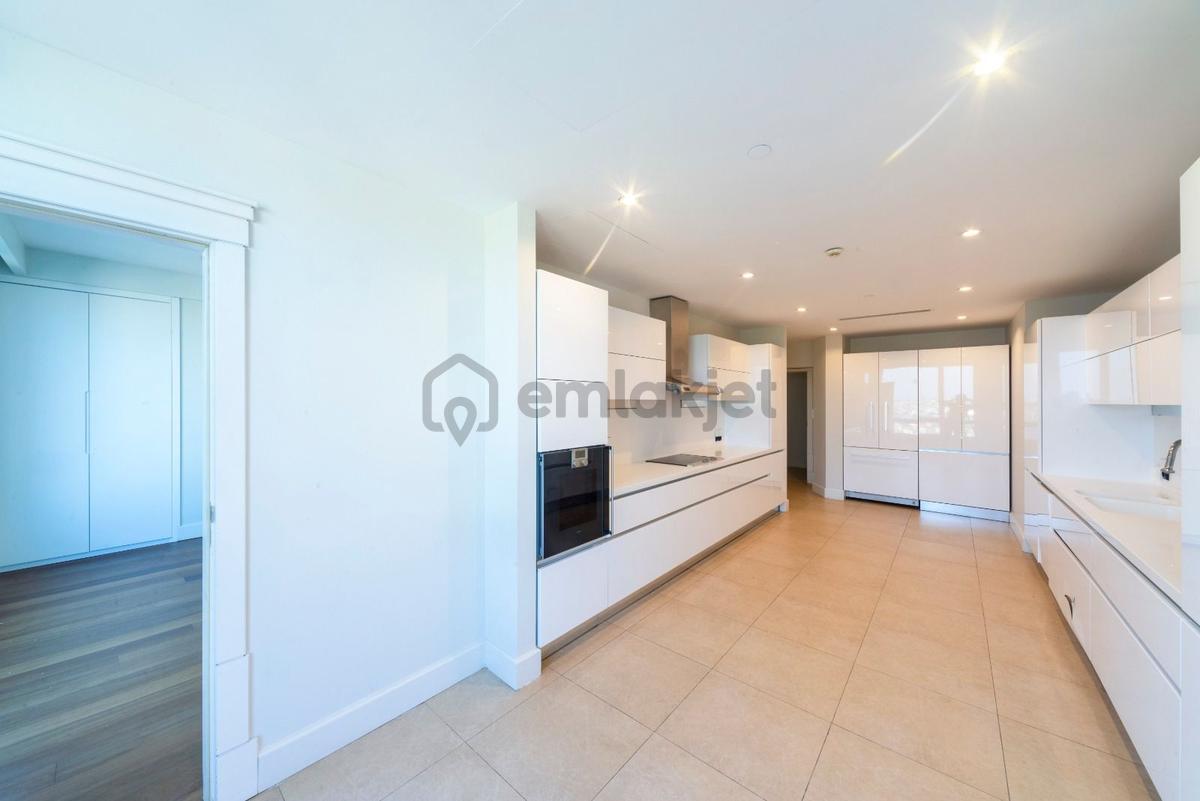 Selenium Twins Boğaz Manzaralı 4+1 Satılık Daire 330 M2