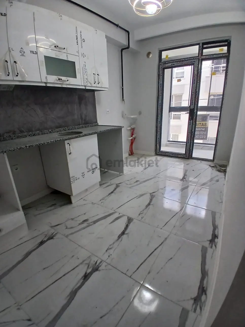 Çamlıca Mahallesinde Satılık 2+0 Daire