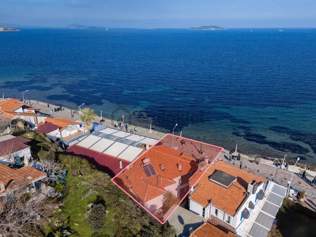 Urla İskelede Denize Sıfır 307 M2 Arsa İçinde Konut Veya Ticari - 24
