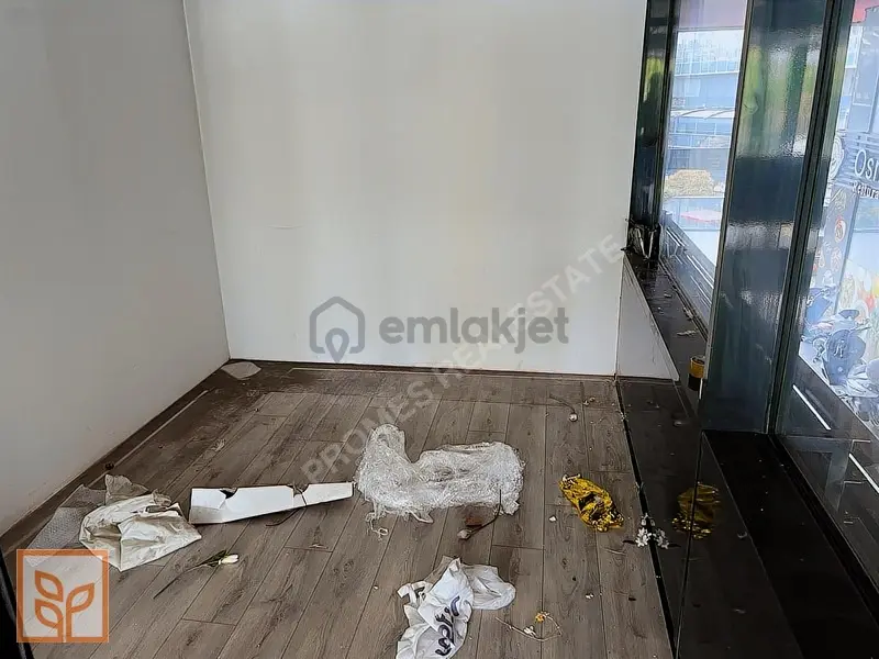 Batışehir Satılık Dükkan - Rezidans Girişinde - %20kdv - 28