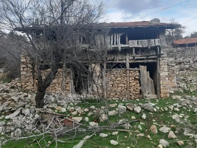 Seydikemer'de İçinde Evi Olan Satılık 750m² Arazi
