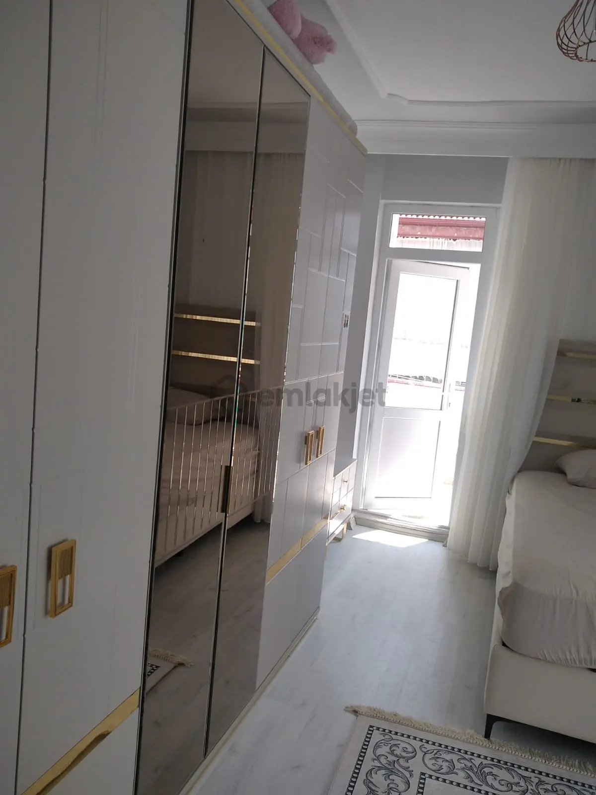 Sücüllü Emlaktan Satılık 2+1 Geniş 145 M2 Daire - 8