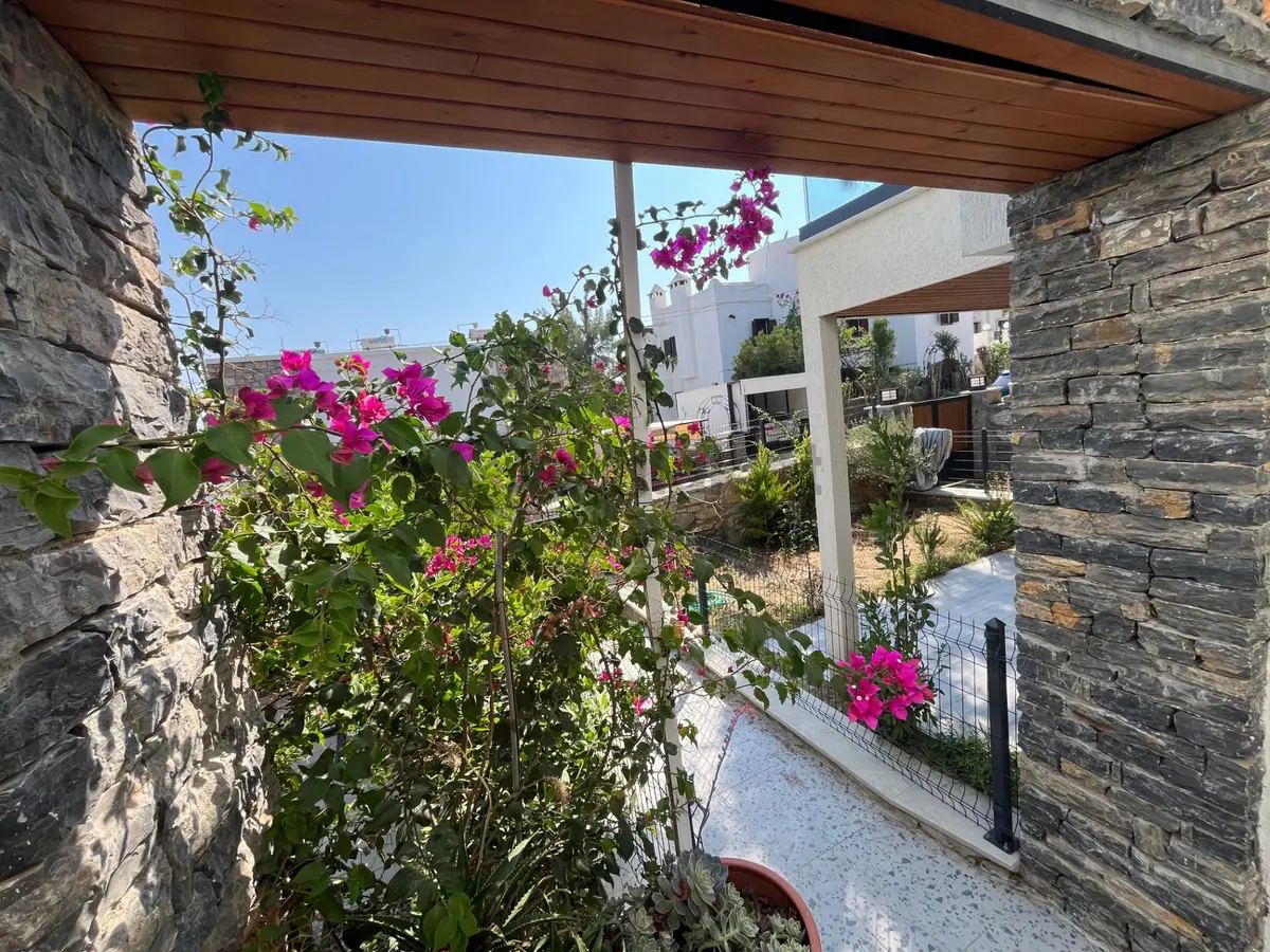 Bodrum Konacık'ta Satılık Bahçe Ve Üst Kat 2+1 Daire - 7