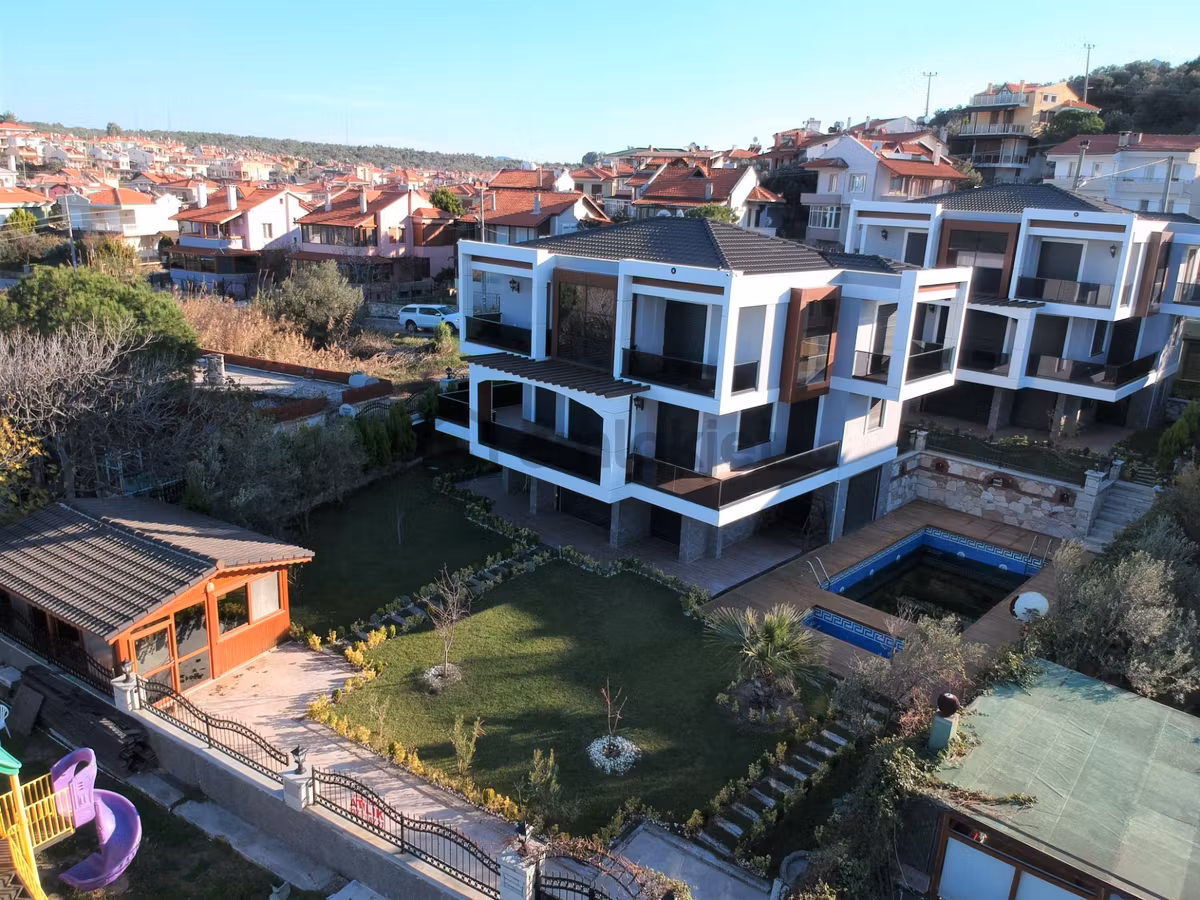 Balıkesir Ayvalık Ta Satılık Muhtesem Villa.denize Sıfır - 16