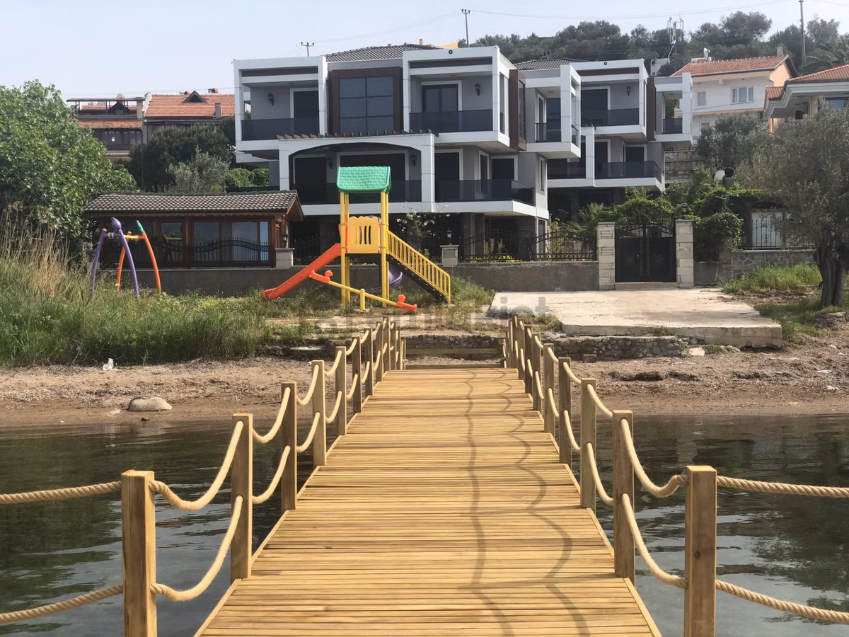 Balıkesir Ayvalık Ta Satılık Muhtesem Villa.denize Sıfır