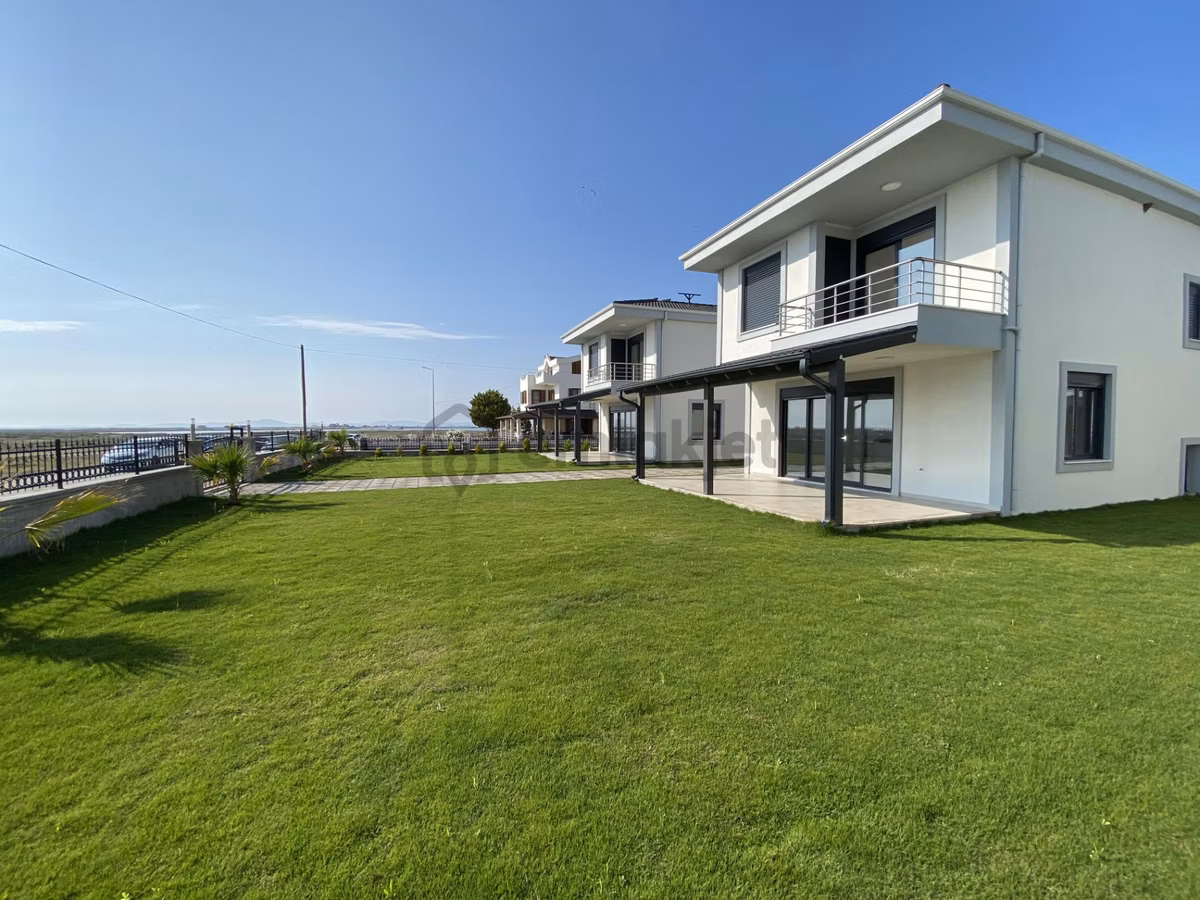 Balıkesir Ayvalık Altınova Da Satılık Villa.denize 2. Sıra - 3