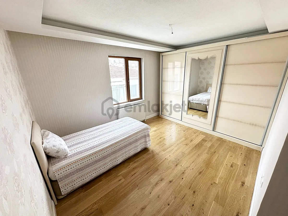 Ayvalı Cadde Üzerin'de 1.kalite Özel Yapımlı Dublex Daire - 35
