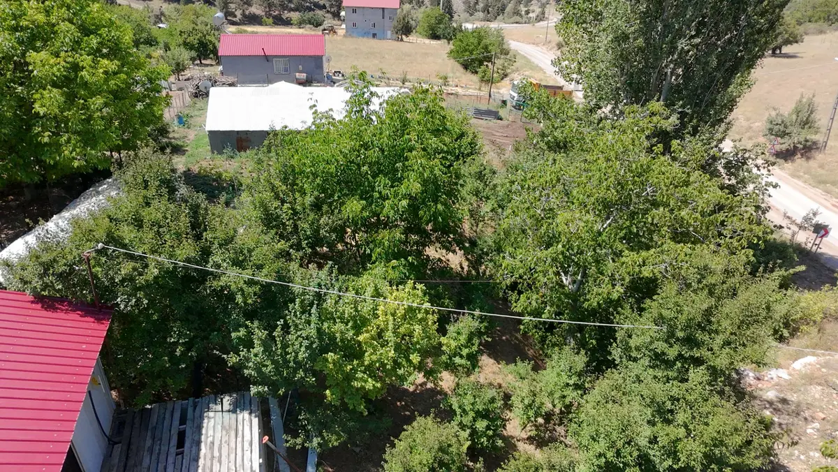 Tırtar Da İçerisinde Prefabrik Ev Bulunan Satılık Arsa - 3