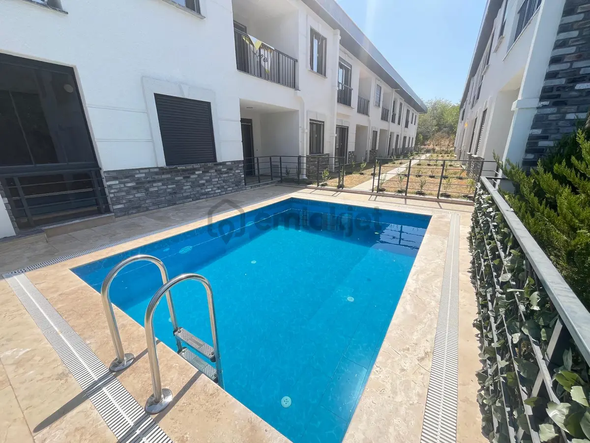 Güre Çamlıbelde Bahçe Kullanımlı Havuzlu Satılık 1+1 Daire - 20