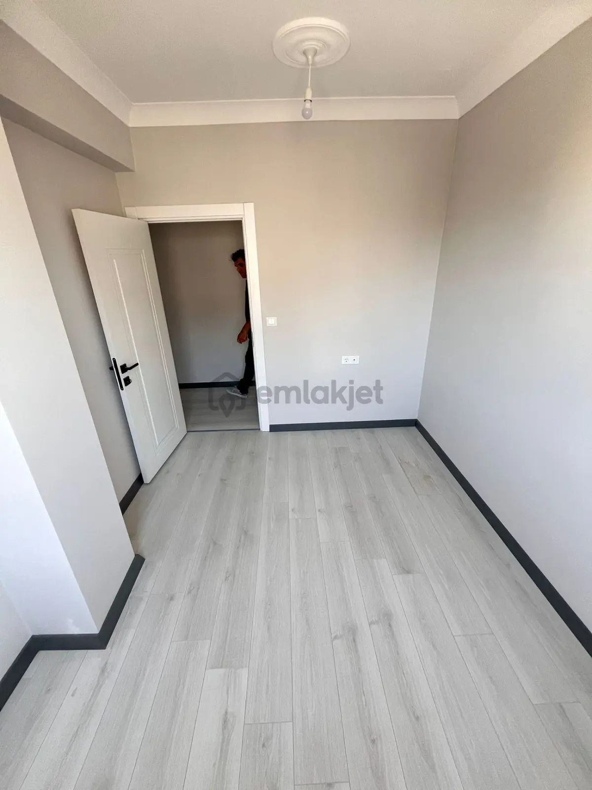 Hatip'te 2+1 Sıfır İskanlı Ara Kat Satılık Ebeveyn Banyolu Daire - 12