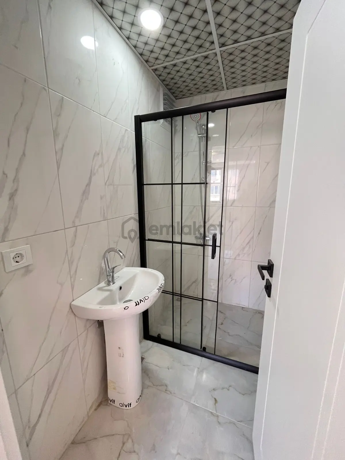 Hatip'te 2+1 Sıfır İskanlı Ara Kat Satılık Ebeveyn Banyolu Daire - 17