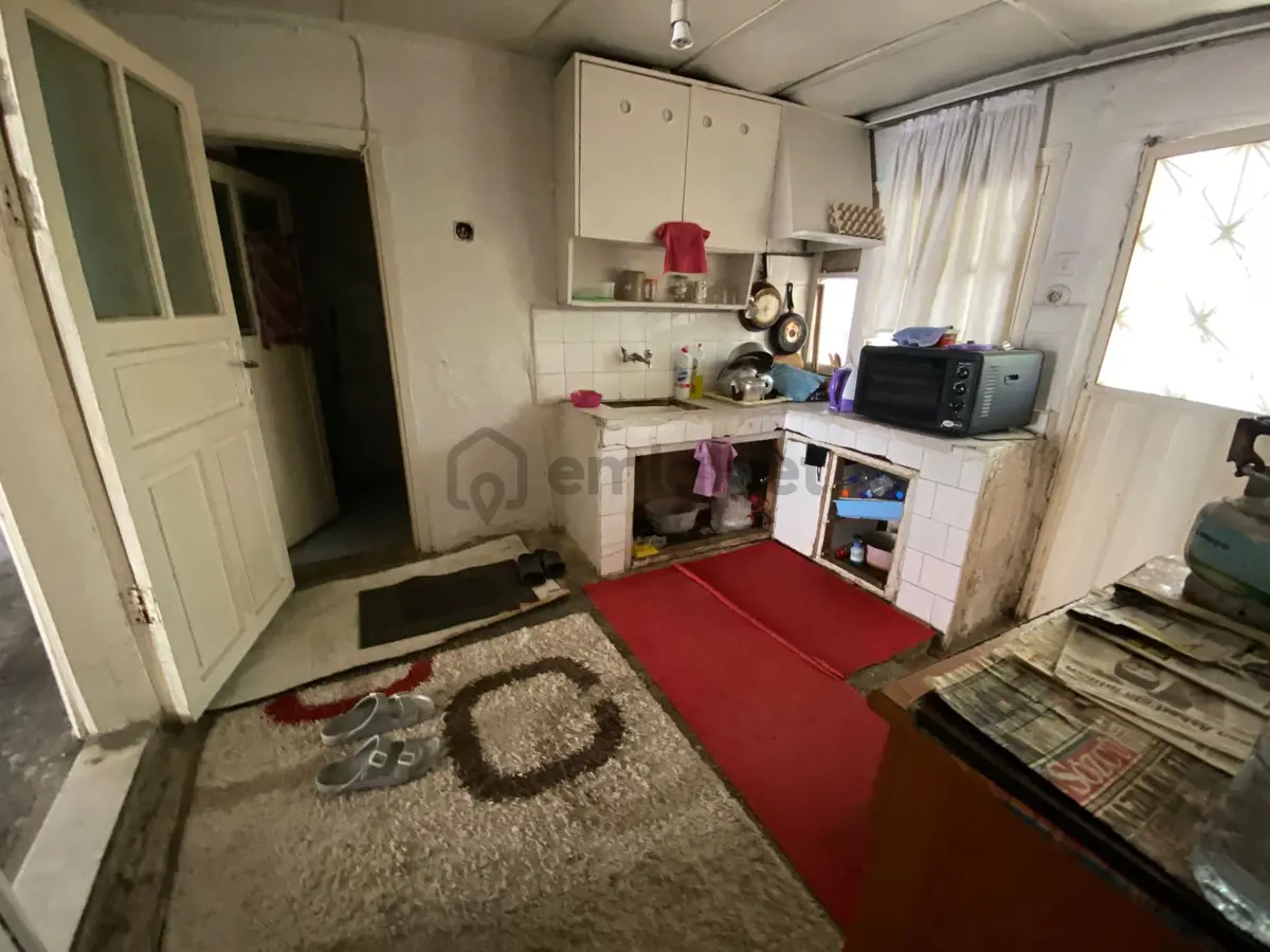 Acill Konak Ulubatlı Mah.de 120m2 Arsa İçerisinde Tek Katlı Çatılı Müstakil Ev - 8