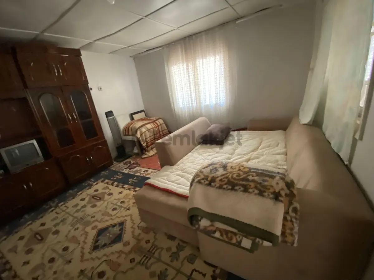 Acill Konak Ulubatlı Mah.de 120m2 Arsa İçerisinde Tek Katlı Çatılı Müstakil Ev - 3