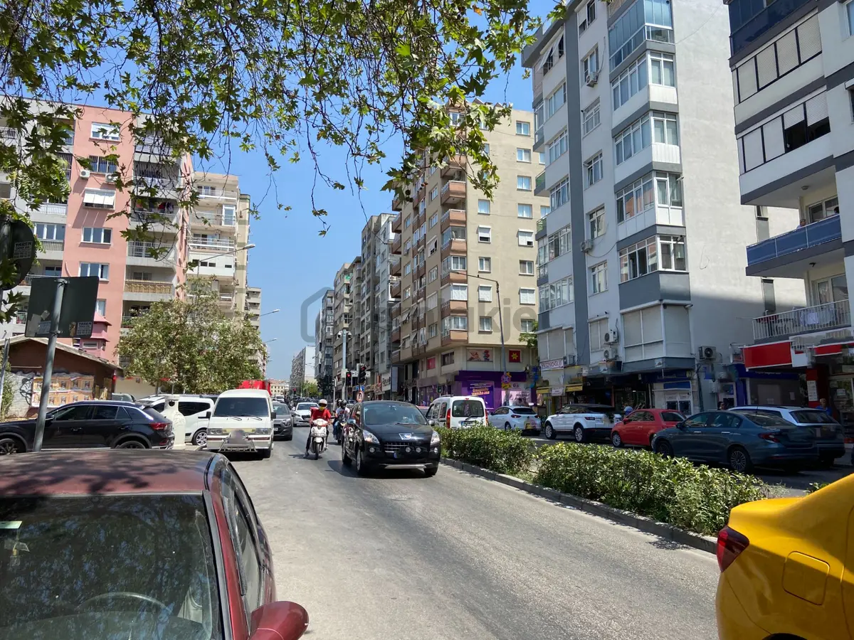 Bornova Mustafa Kemal Caddesinde Satılık Dükkan - 8