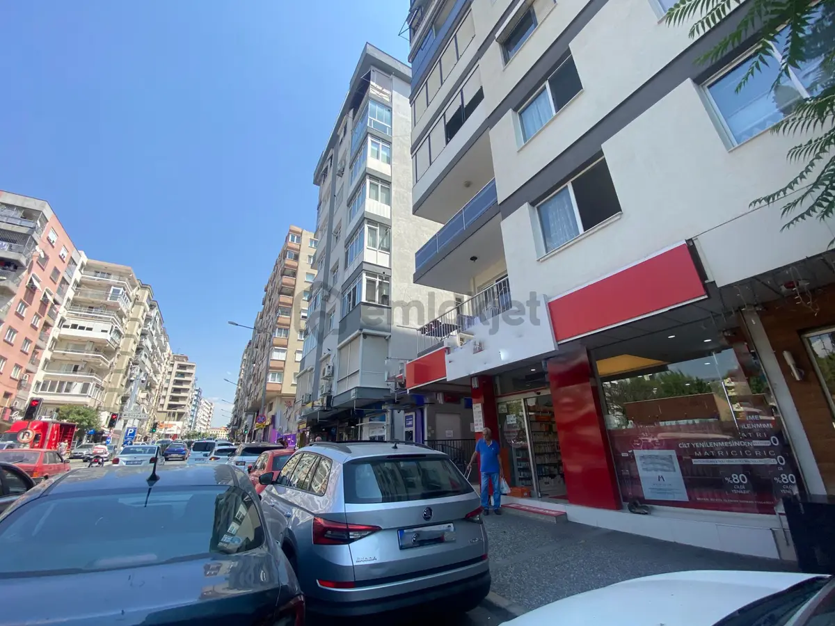 Bornova Mustafa Kemal Caddesinde Satılık Dükkan - 4