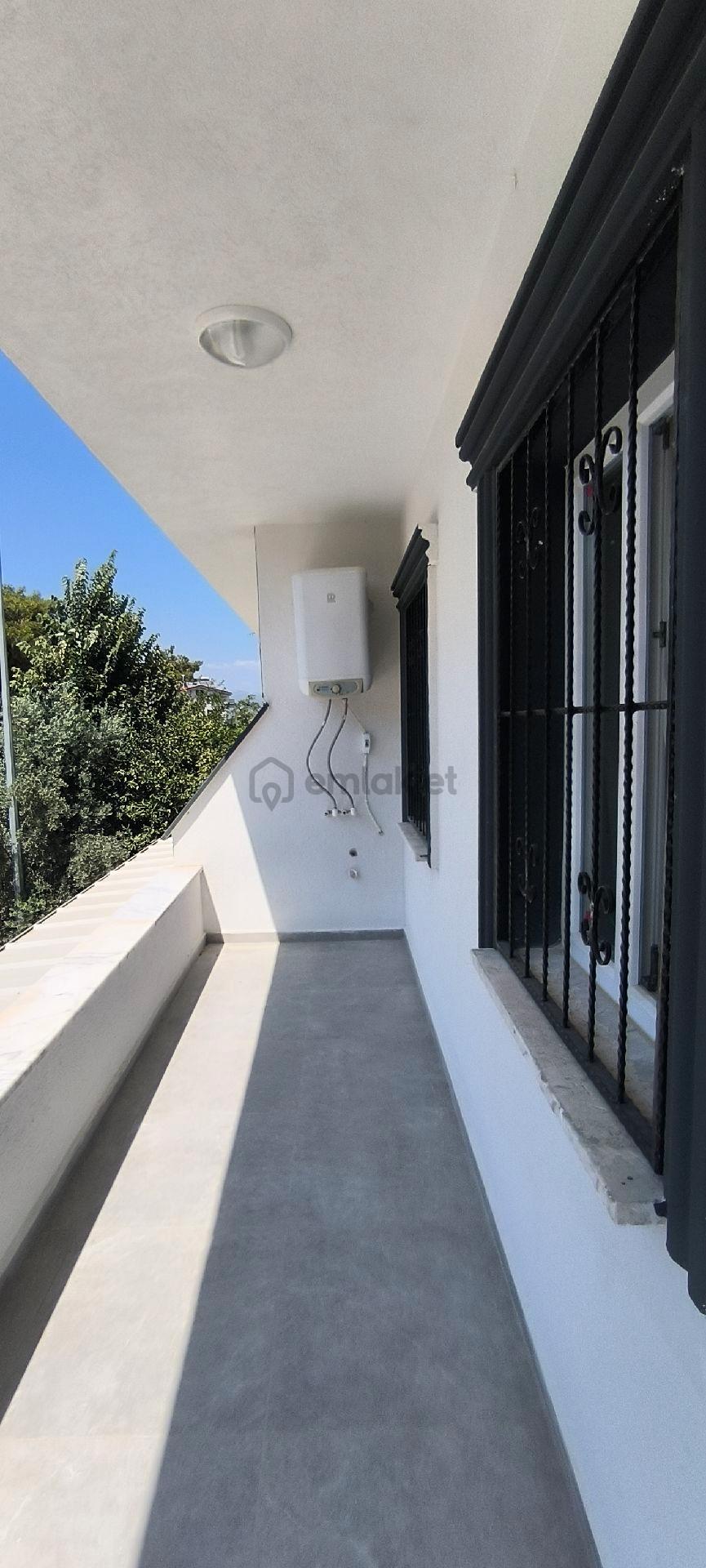 Kuşadası'nda Kiralık Eşyalı Tripleks - 13