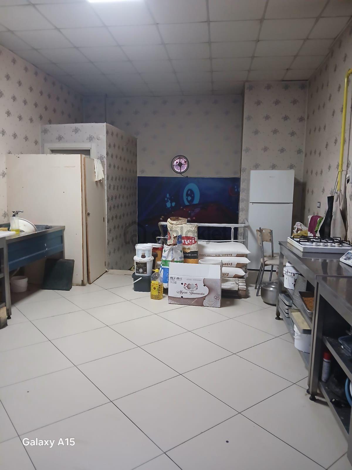 Tombakzade Caddesinde Devren Pastane - 11