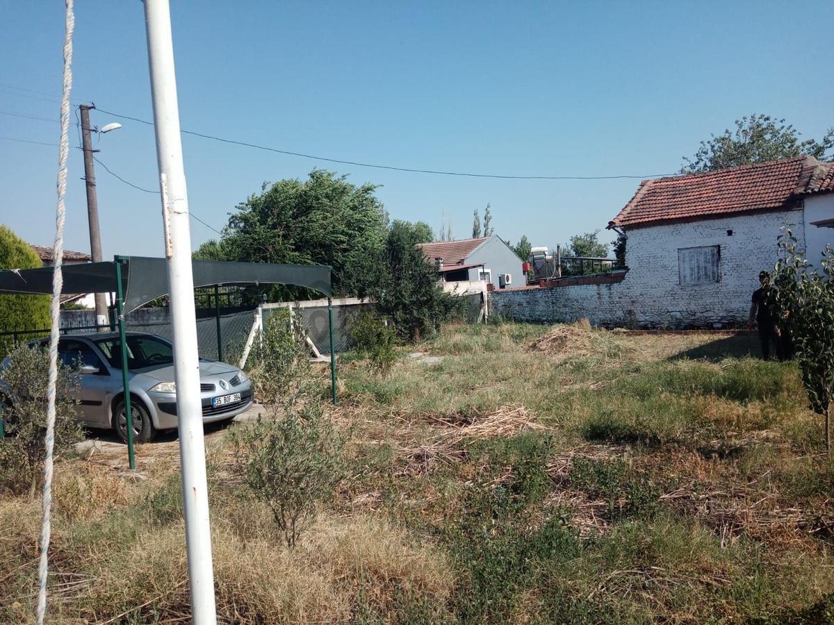 Sahibinden Bayındır Yeşilov 'da İçinde Prefabrik Evi Olan İmarlı Arsa - 4