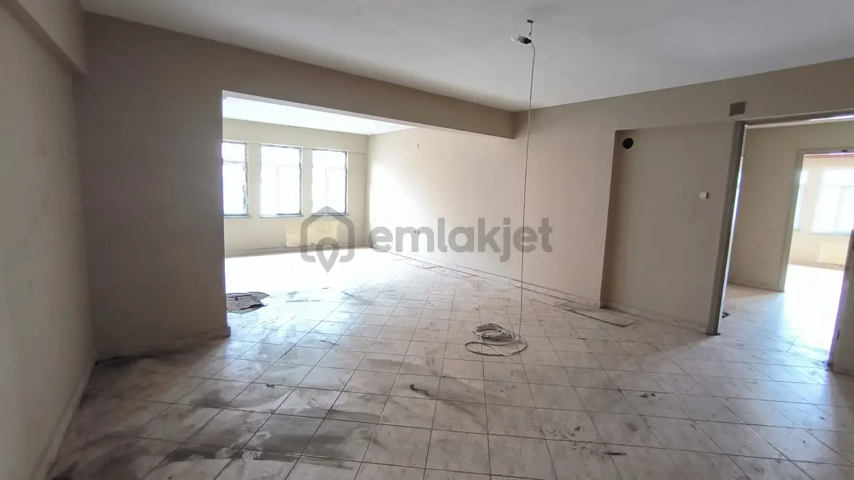 Trabzon Uzun Sokakta Satılık Ofis - 12
