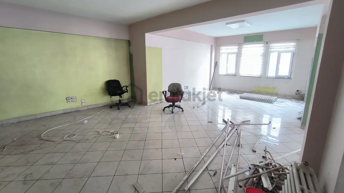 Trabzon Uzun Sokakta Satılık Ofis - 9