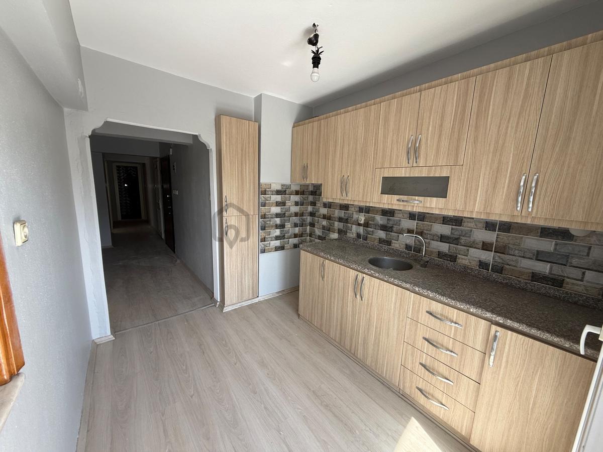 Akhisar Kethüda Mh.doğalgazlı Satılık 3+1 Bakımlı Daire