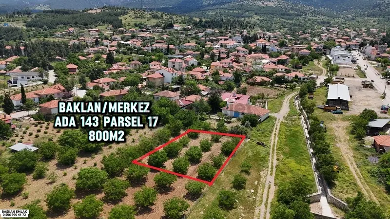 Baklan Merkezde Satılık 6 Dairelik 800 M2 Arsa