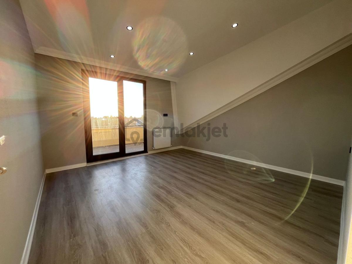 Müstakil Bahçeli Havuzlu Manzaralı 4+1 Villa - 24