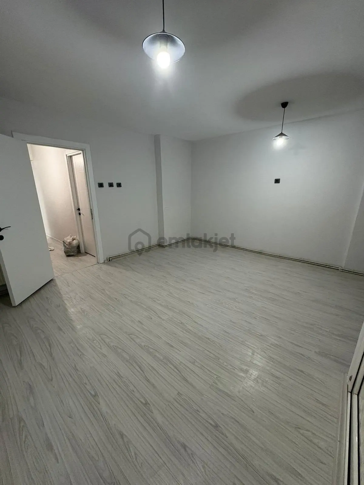 Sahibinden Cadde Üzeri İçi Sıfır Ara Kat 2+1