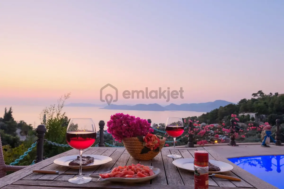 Stop’tan Faralya’da Full Deniz Manzaralı Müstakil Villa