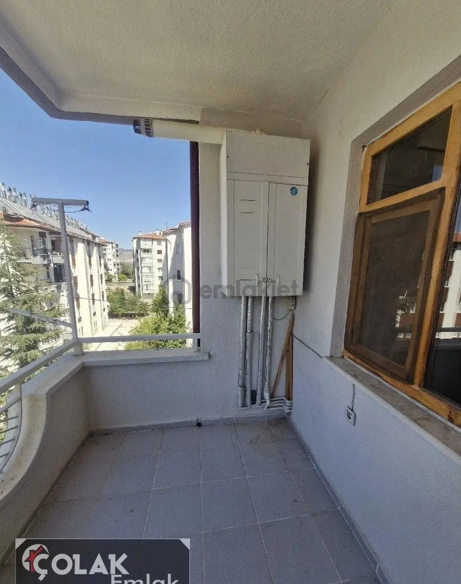 Davraz Mah. Mustafa Gözütok Okuluna Yakın Ara Kat Kombili Daire - 19