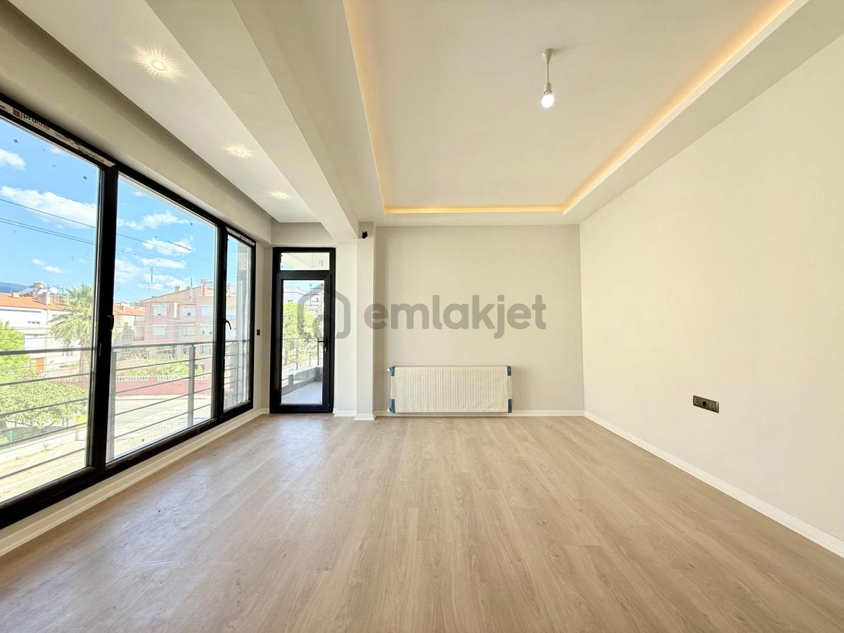 ▶ ▶akçay Körfez'den Denize 50 Mt Sıfır Satılık 2+1 Daire - 30