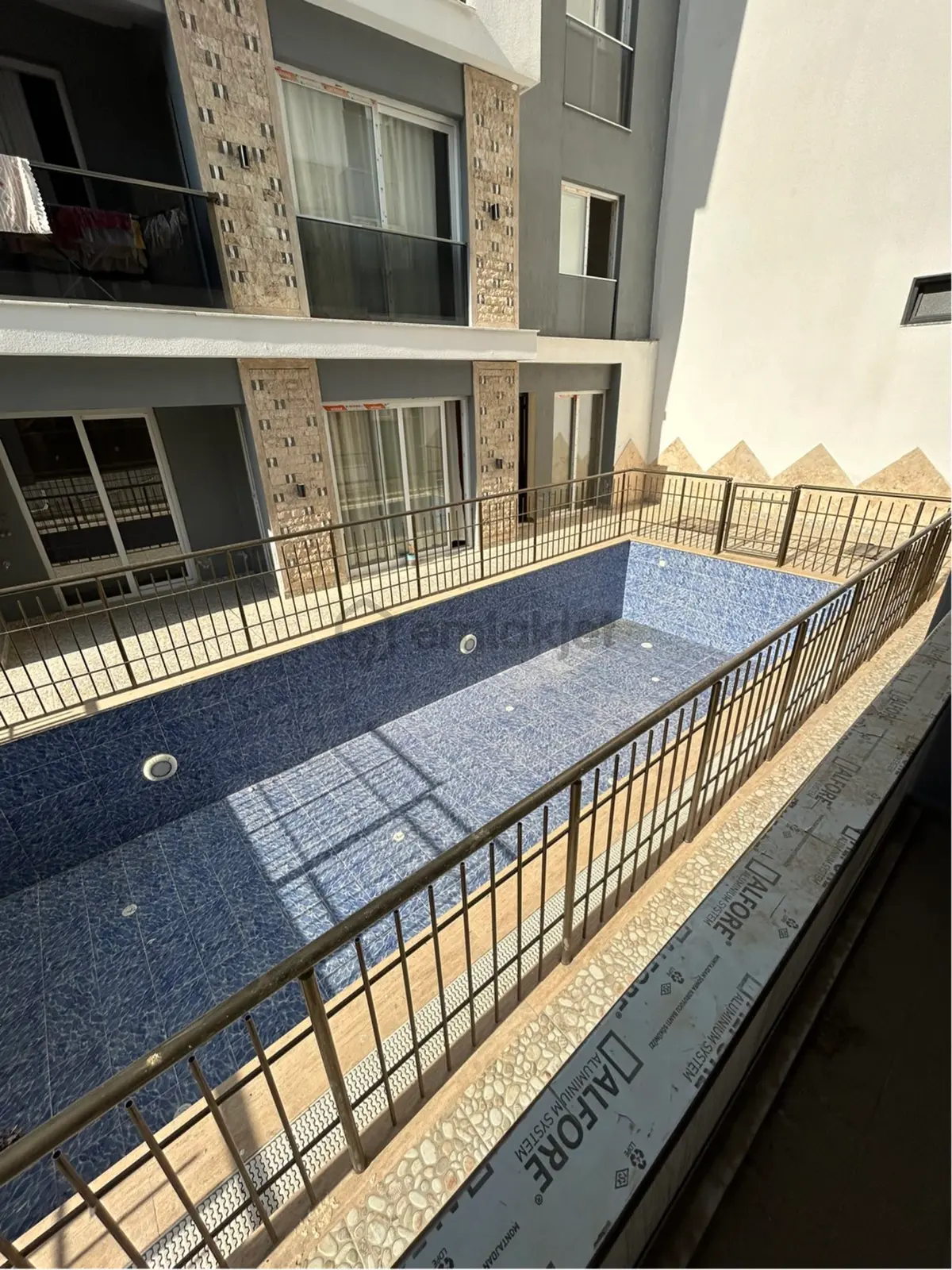 Yeni Binada Havuzlu Geniş 1+1 Sıfır Daire - 25
