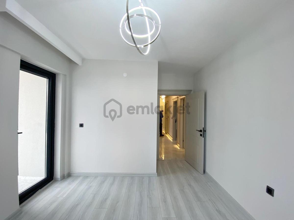 Hisarda Cadde Yakını Sıfır E.banyolu 3+1 3. Ara Kat !!! - 10