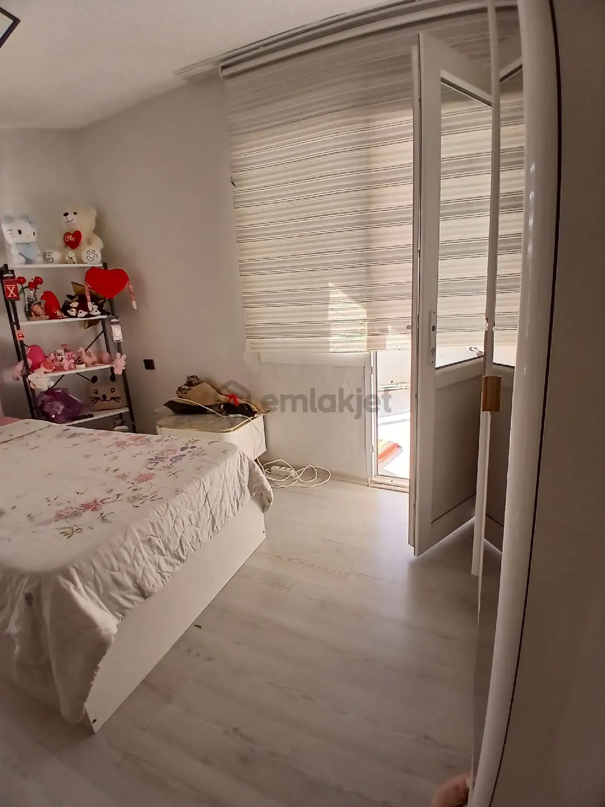 İzmir Torbalı Cumhuriyet Mahallesinde 2+1 Arakat Daire Satılık - 2