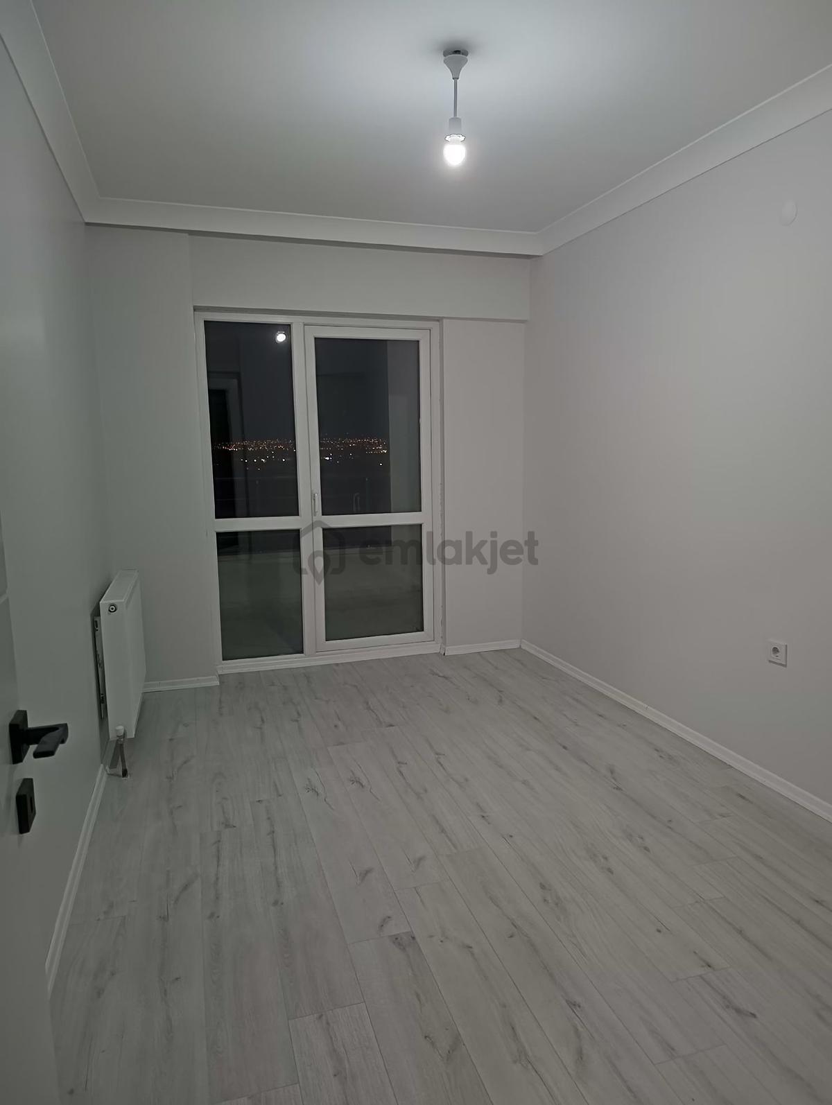 Segmenlerde 3+1 Ara Katta Göl Manzaralı Daire - 34